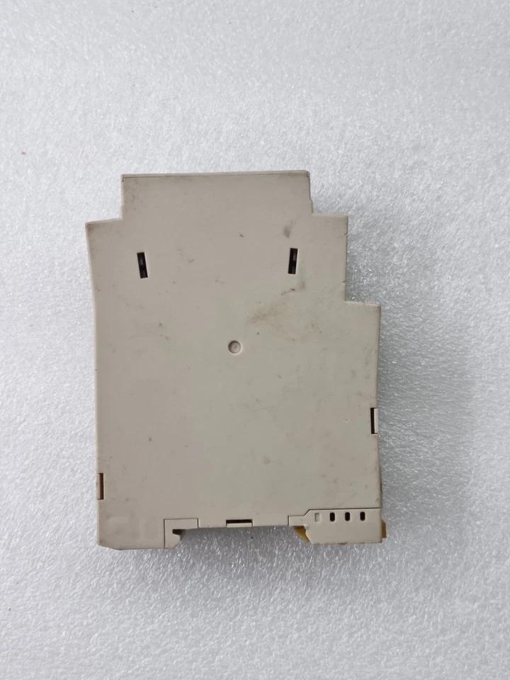 Omron H3DE-M1 Solid State DIN Multi-Function Timer, 0.1s-120hr, 24-230VAC/DC